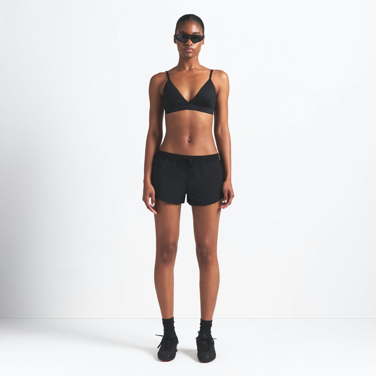 NikeSKIMS WOVEN NYLON 2.5" RUNNER SHORT - OBSIDIAN - image 3