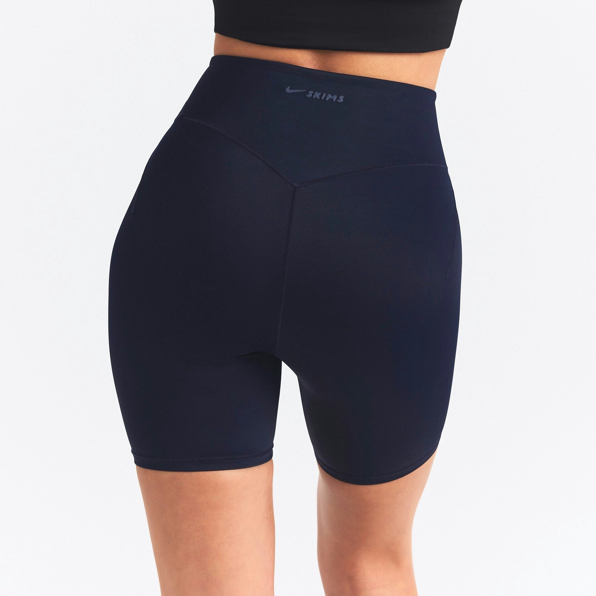 NikeSKIMS SHINE BONDED WAIST 5" BIKER SHORT - NAVY - image 23