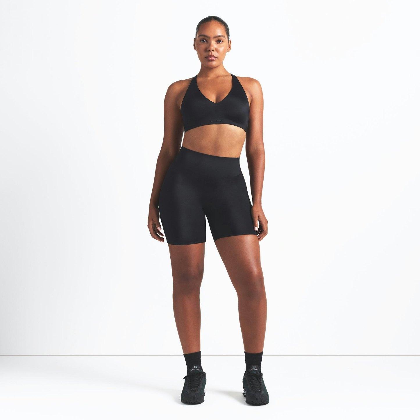 NikeSKIMS SHINE BONDED WAIST 5" BIKER SHORT - OBSIDIAN