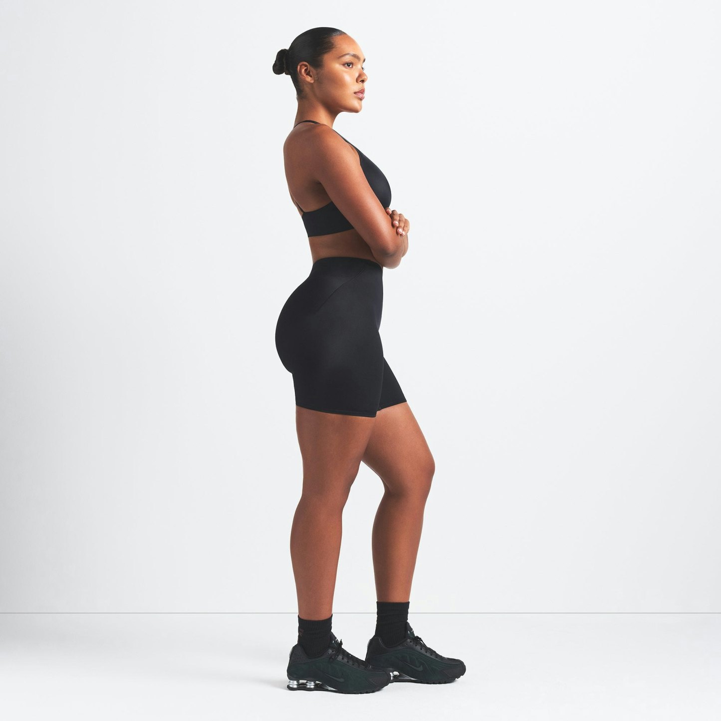 NikeSKIMS SHINE BONDED WAIST 5" BIKER SHORT - OBSIDIAN - image 3
