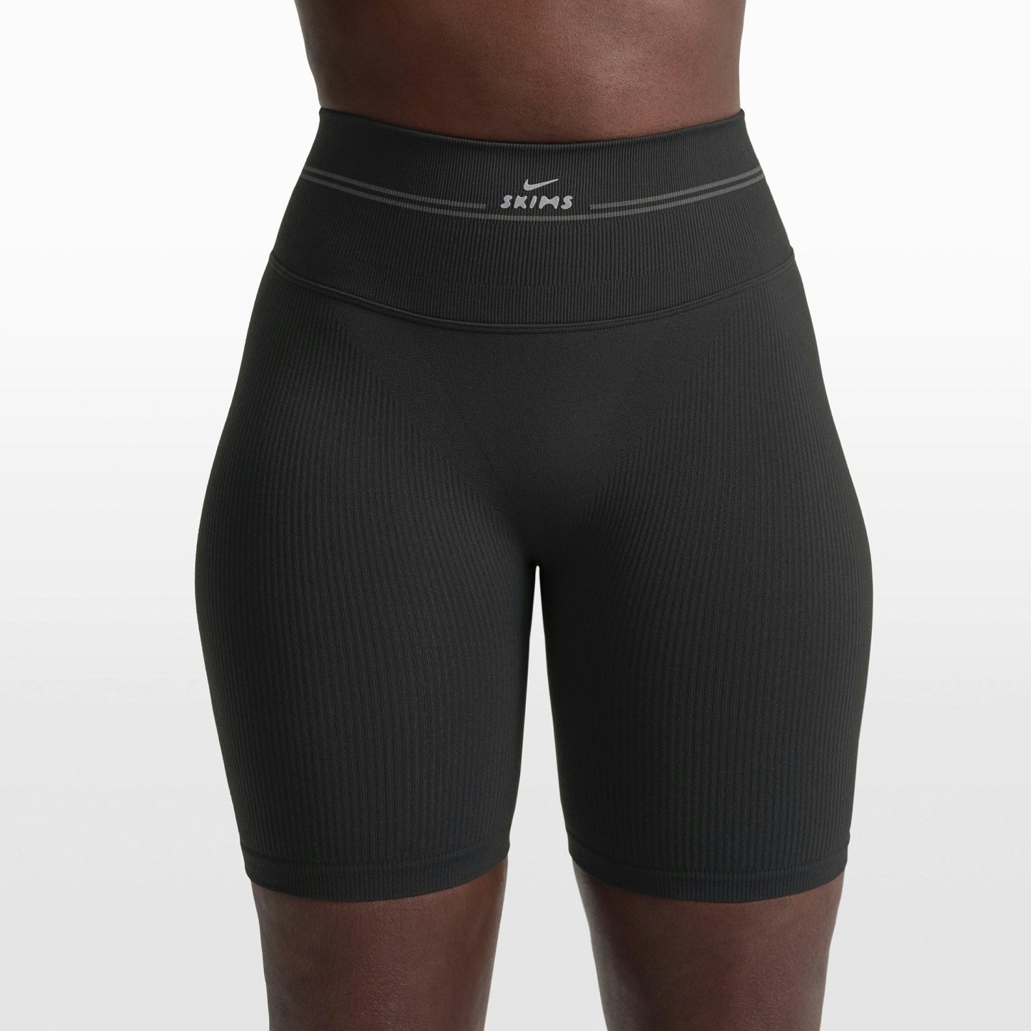 NikeSKIMS RIBBED SEAMLESS 5" BIKER SHORT - OBSIDIAN - image 2