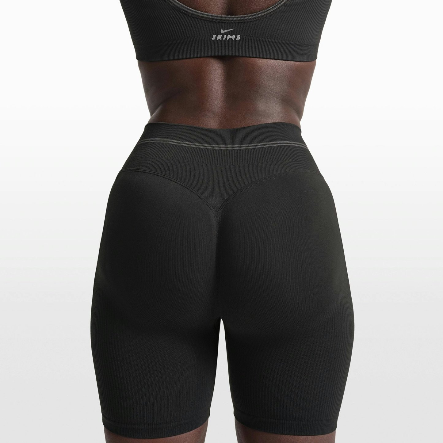 NikeSKIMS RIBBED SEAMLESS 5" BIKER SHORT - OBSIDIAN - image 3
