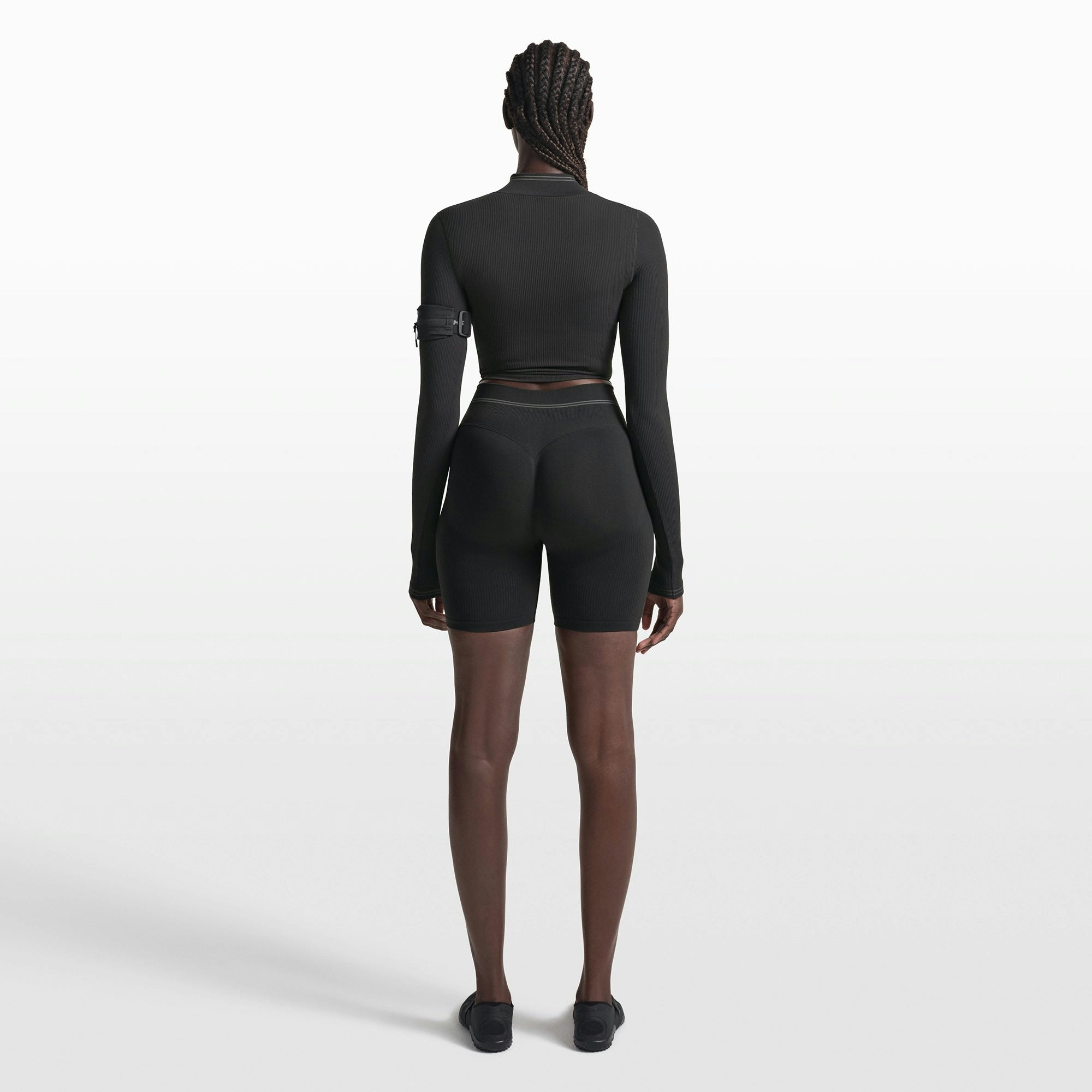 NikeSKIMS RIBBED SEAMLESS 5" BIKER SHORT - OBSIDIAN - image 4