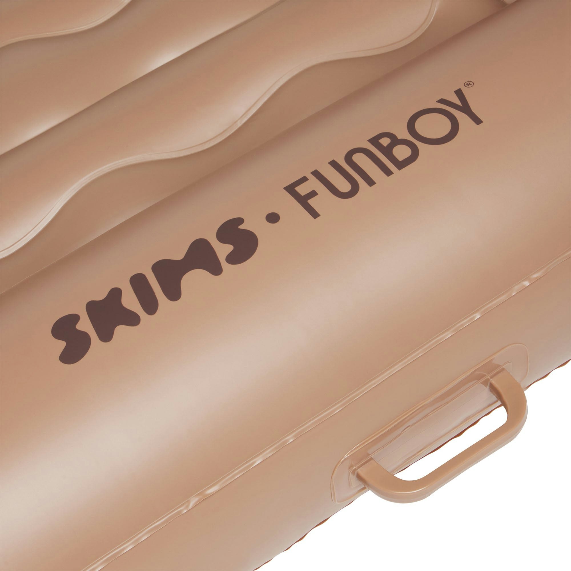 FUNBOY X SKIMS TANNING POOL LOUNGER - SIENNA