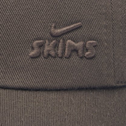 NikeSKIMS ACCESSORIES CLUB CAP - DARK SEPIA