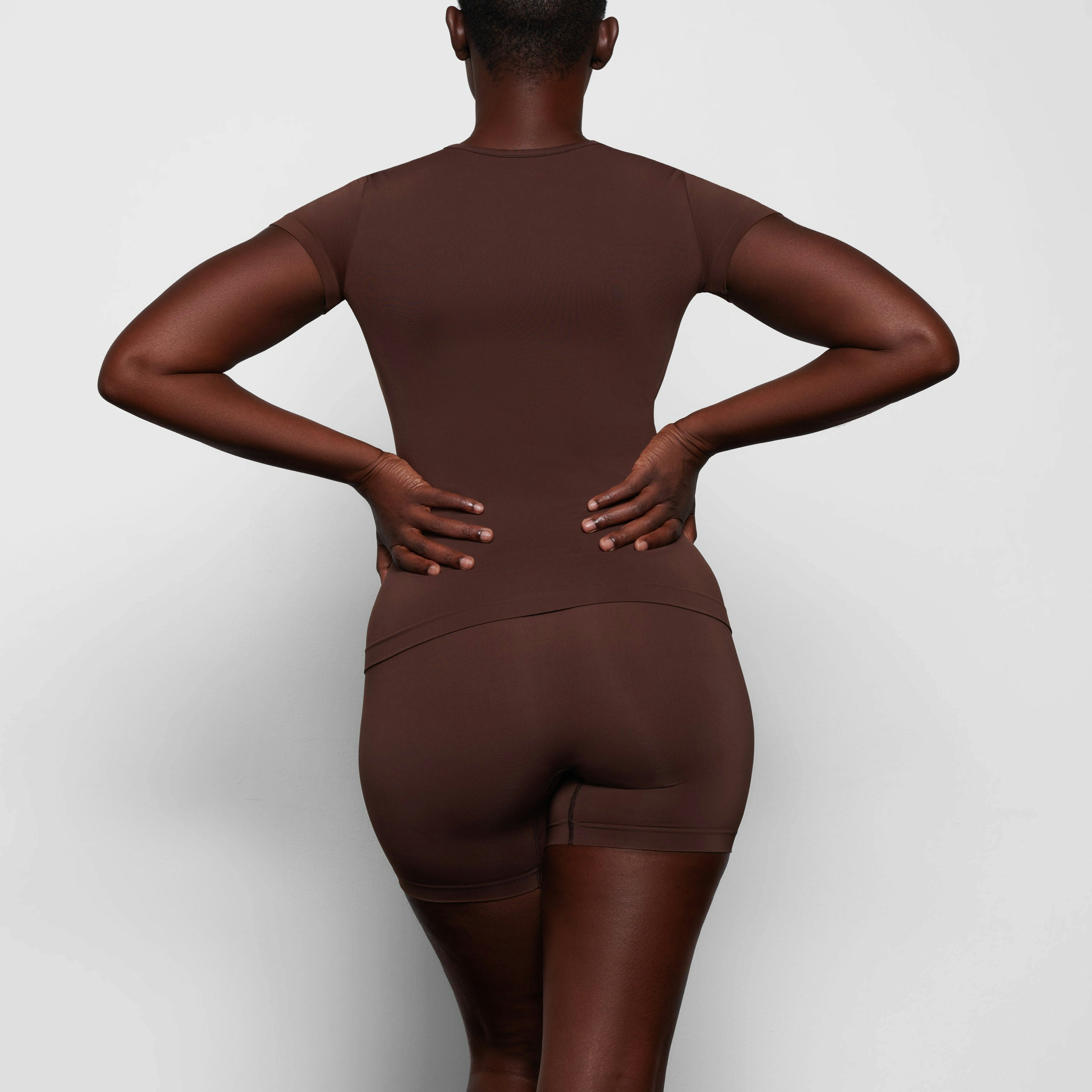SOFT SMOOTHING SEAMLESS T-SHIRT - COCOA - image 13