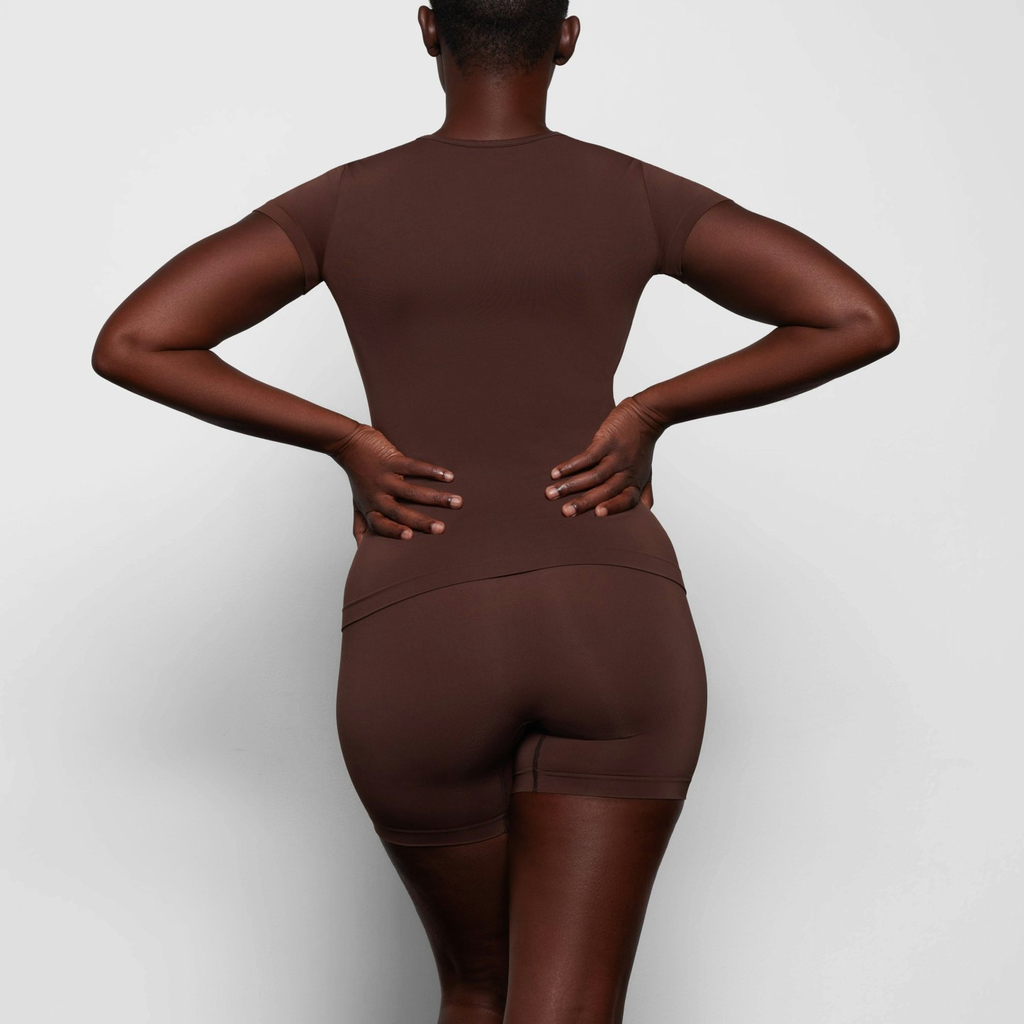 SOFT SMOOTHING SEAMLESS T-SHIRT - COCOA - image 13