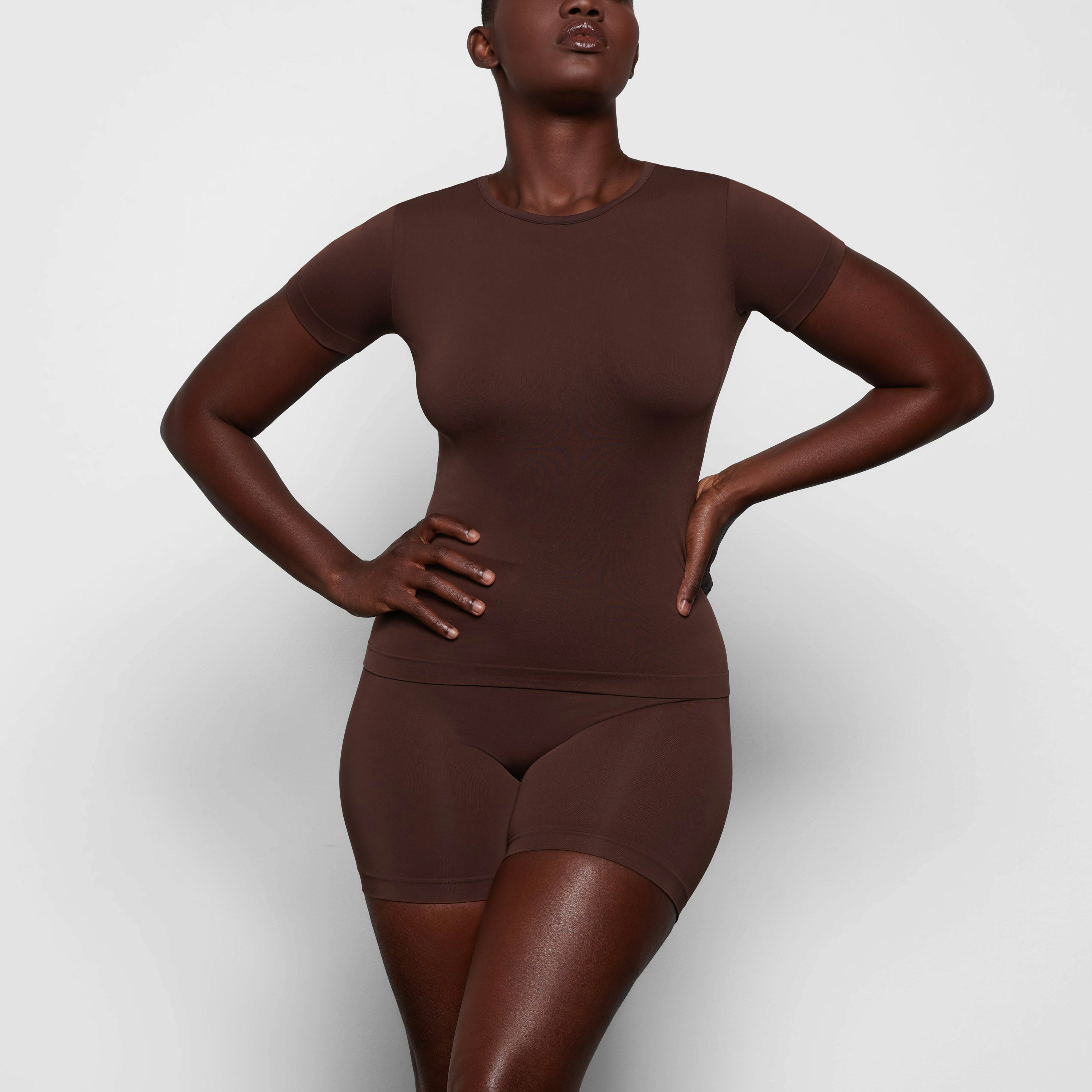 SOFT SMOOTHING SEAMLESS T-SHIRT - COCOA - image 11
