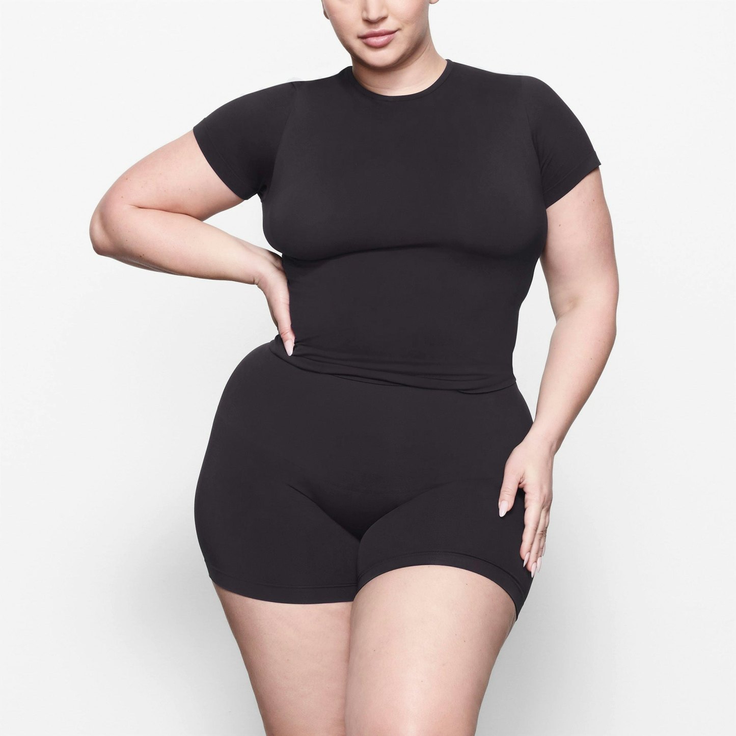 SOFT SMOOTHING SEAMLESS T-SHIRT - ONYX