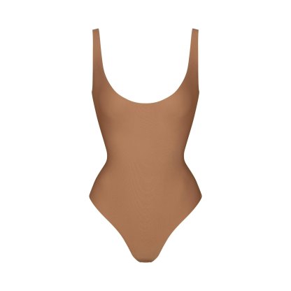 SKIMS BODY SCOOP LOW BACK THONG BODYSUIT - SIENNA