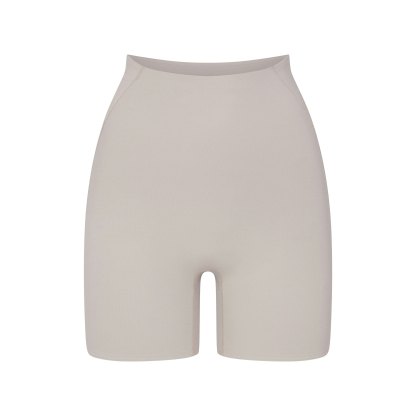 NikeSKIMS STUDIO STRETCH 5" BIKER SHORT - LINEN - image 6