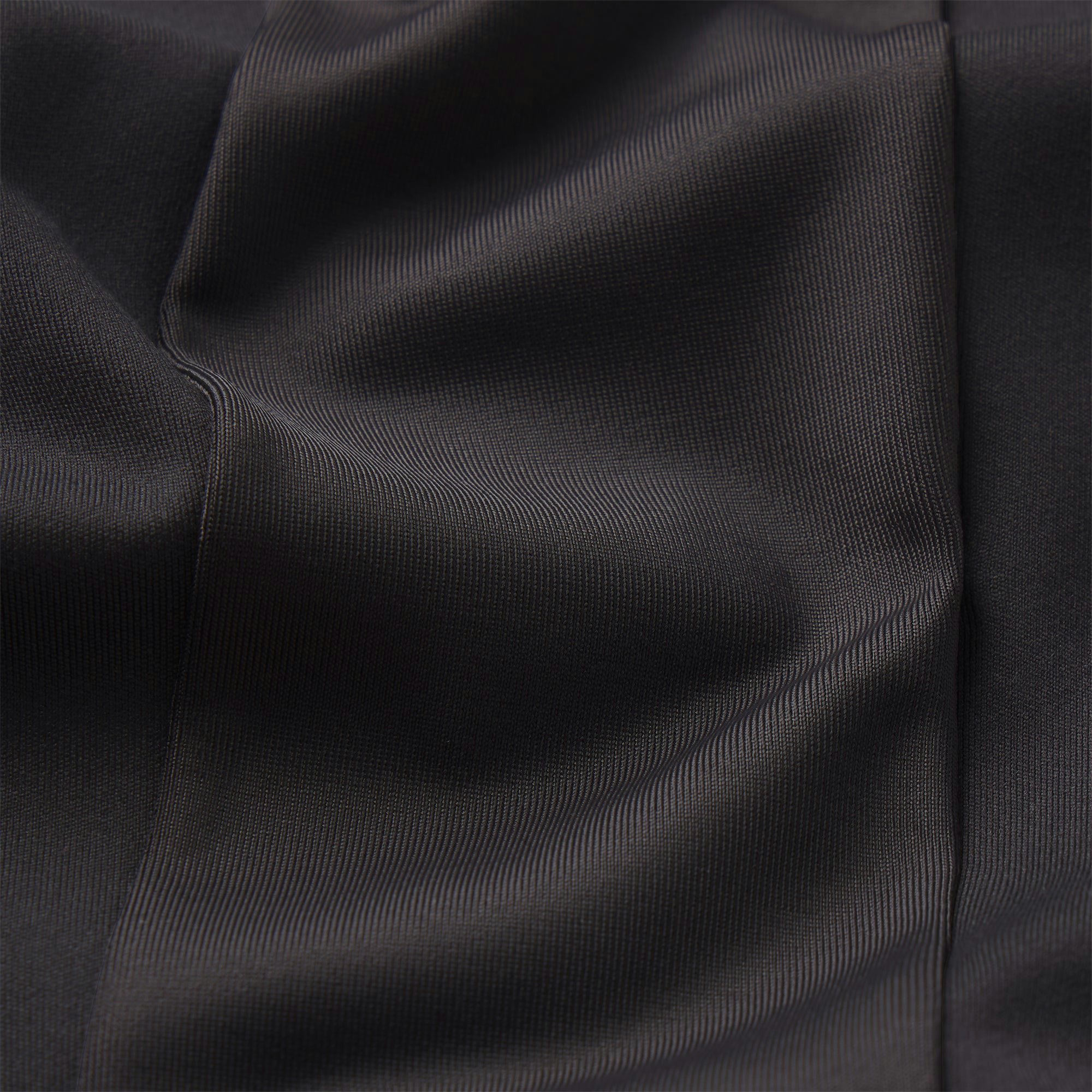 NikeSKIMS MATTE SHINE MIX 2" SHORT - OBSIDIAN AND IGNEOUS - image 4