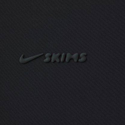 NikeSKIMS WOVEN NYLON 2.5" RUNNER SHORT - OBSIDIAN - image 5