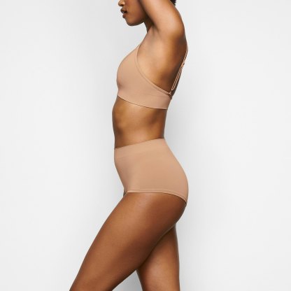 SOFT SMOOTHING SEAMLESS BOY SHORT - OCHRE