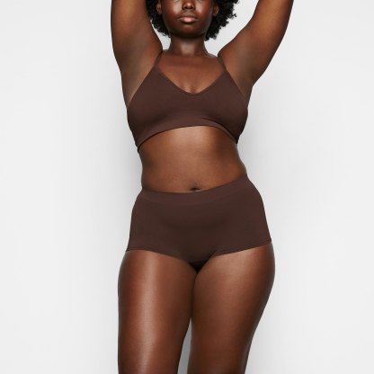 SOFT SMOOTHING SEAMLESS BOY SHORT - COCOA