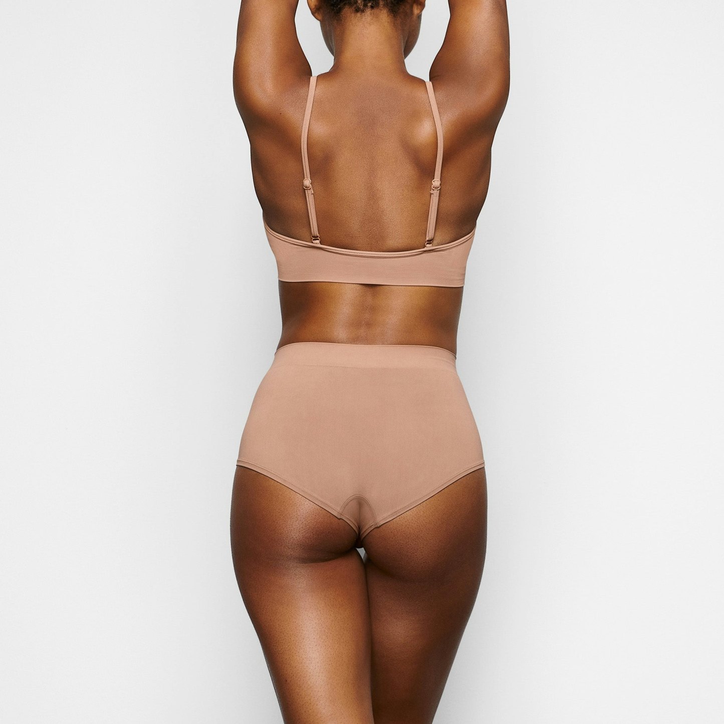 SOFT SMOOTHING SEAMLESS BOY SHORT - SIENNA