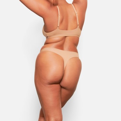 FITS EVERYBODY DIPPED FRONT THONG - SIENNA