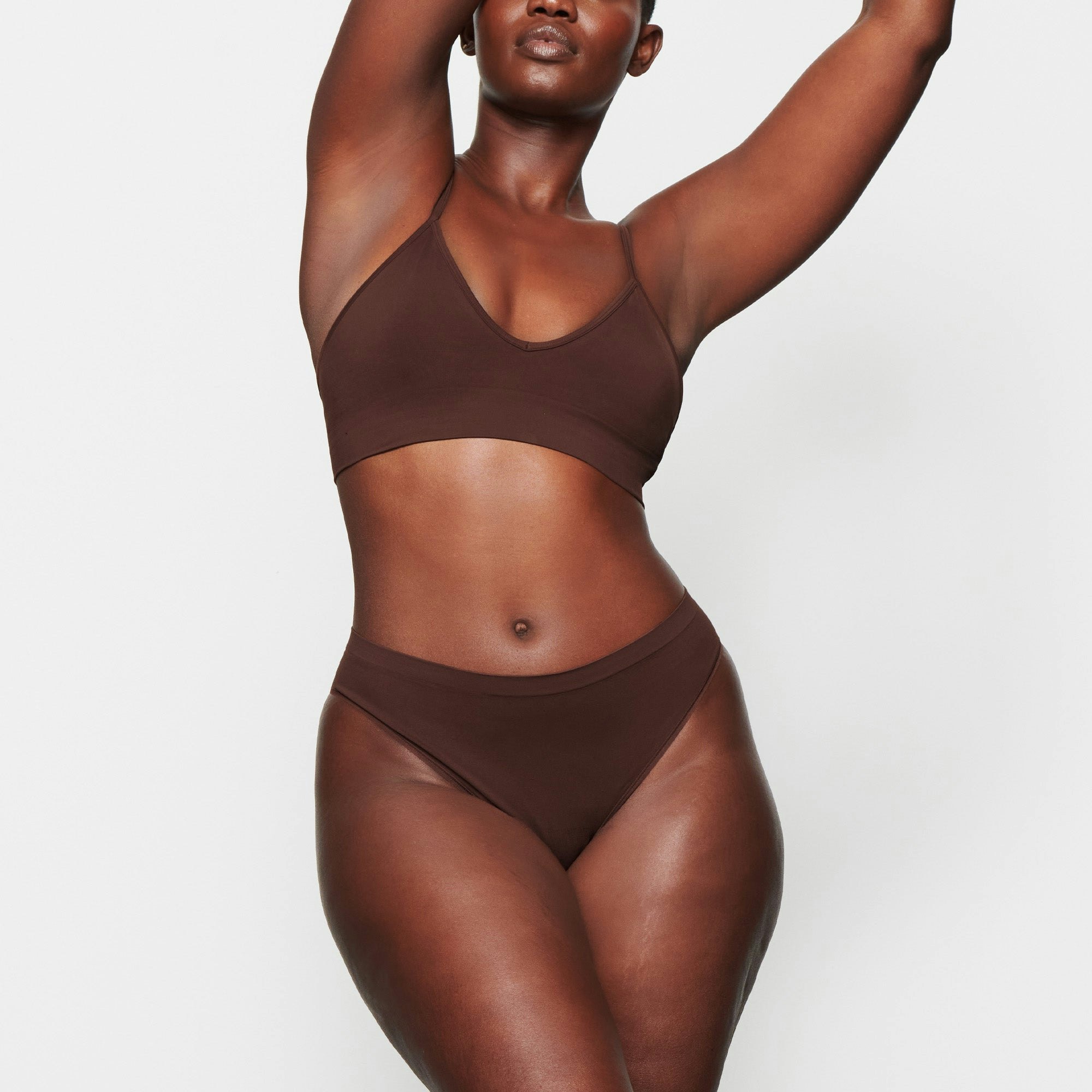 SOFT SMOOTHING SEAMLESS THONG - COCOA