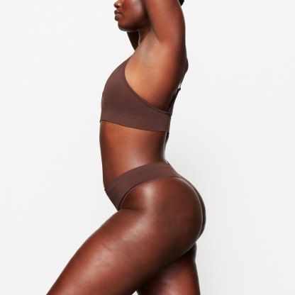 SOFT SMOOTHING SEAMLESS THONG - COCOA