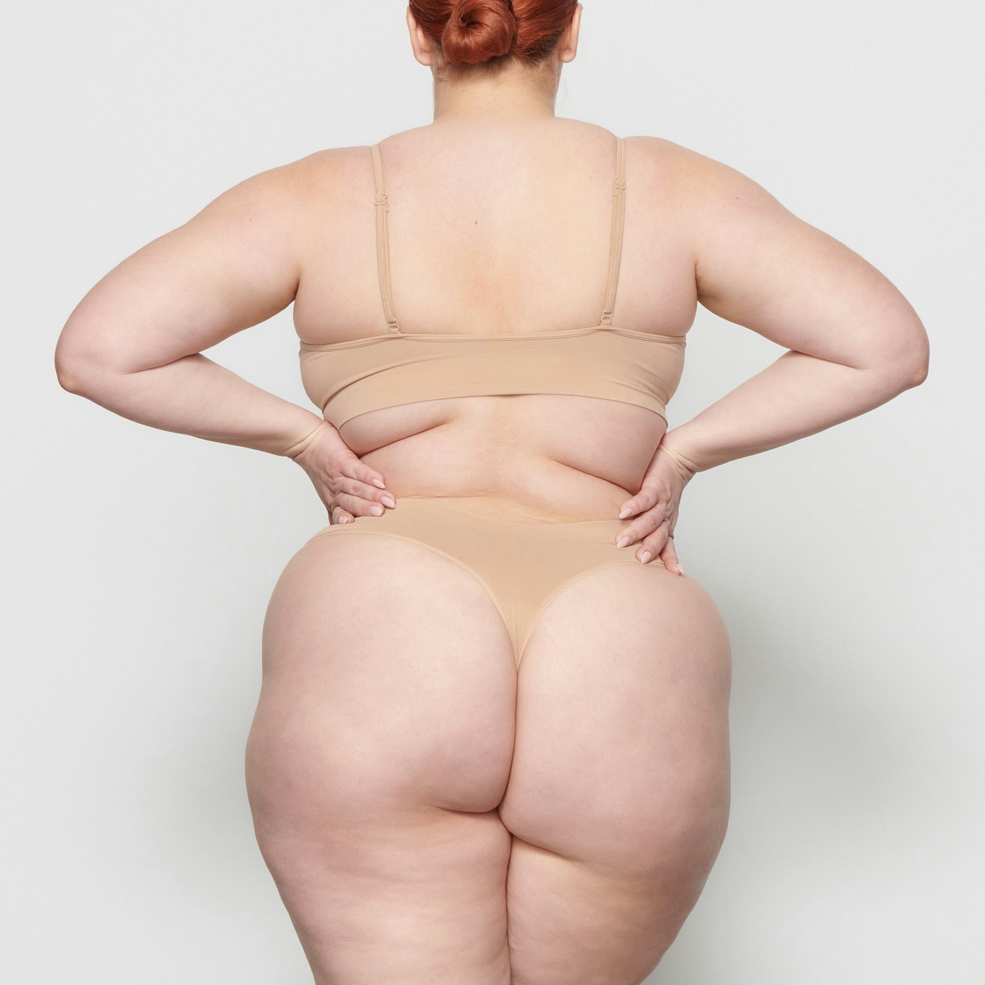 SOFT SMOOTHING SEAMLESS THONG - CLAY