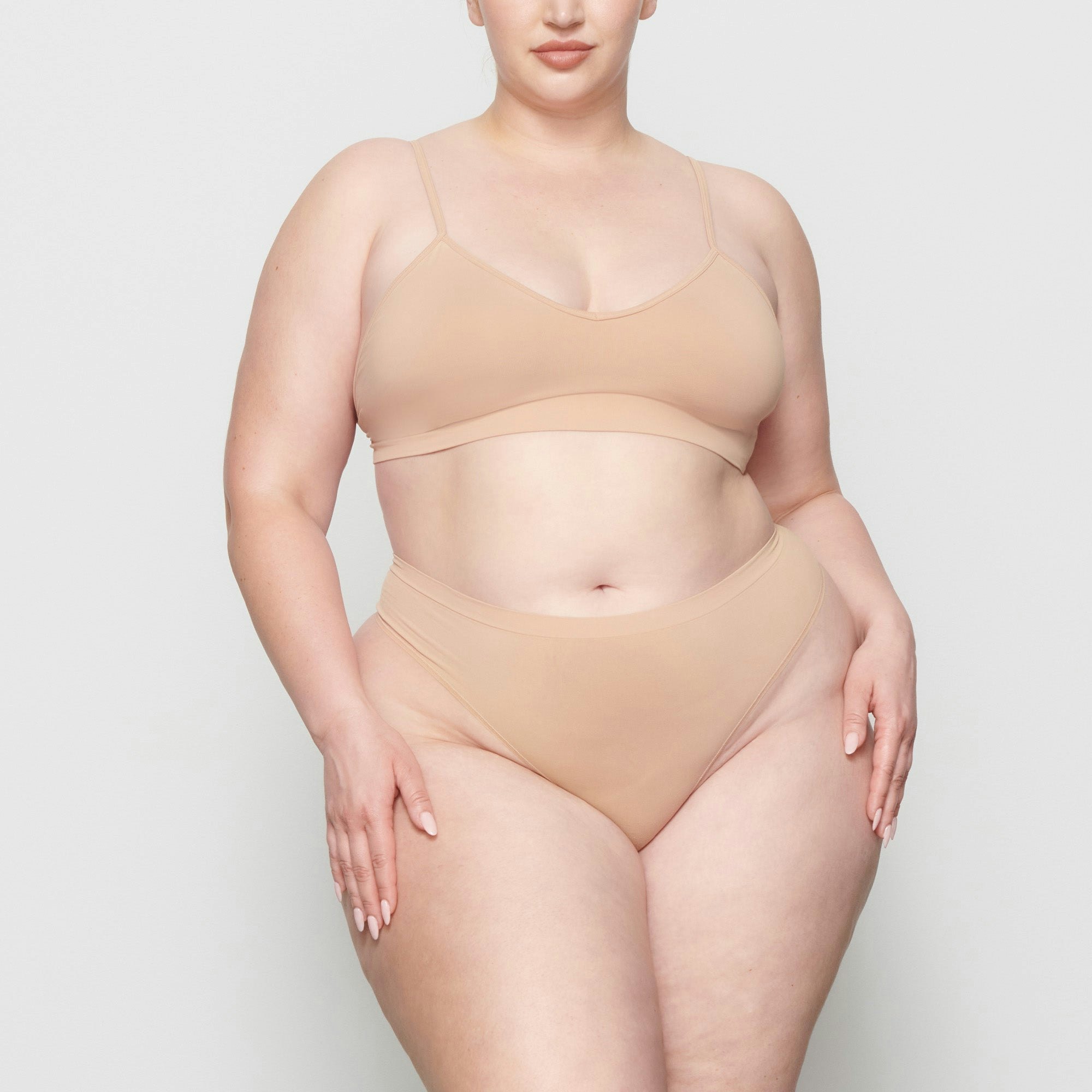 SOFT SMOOTHING SEAMLESS THONG - CLAY
