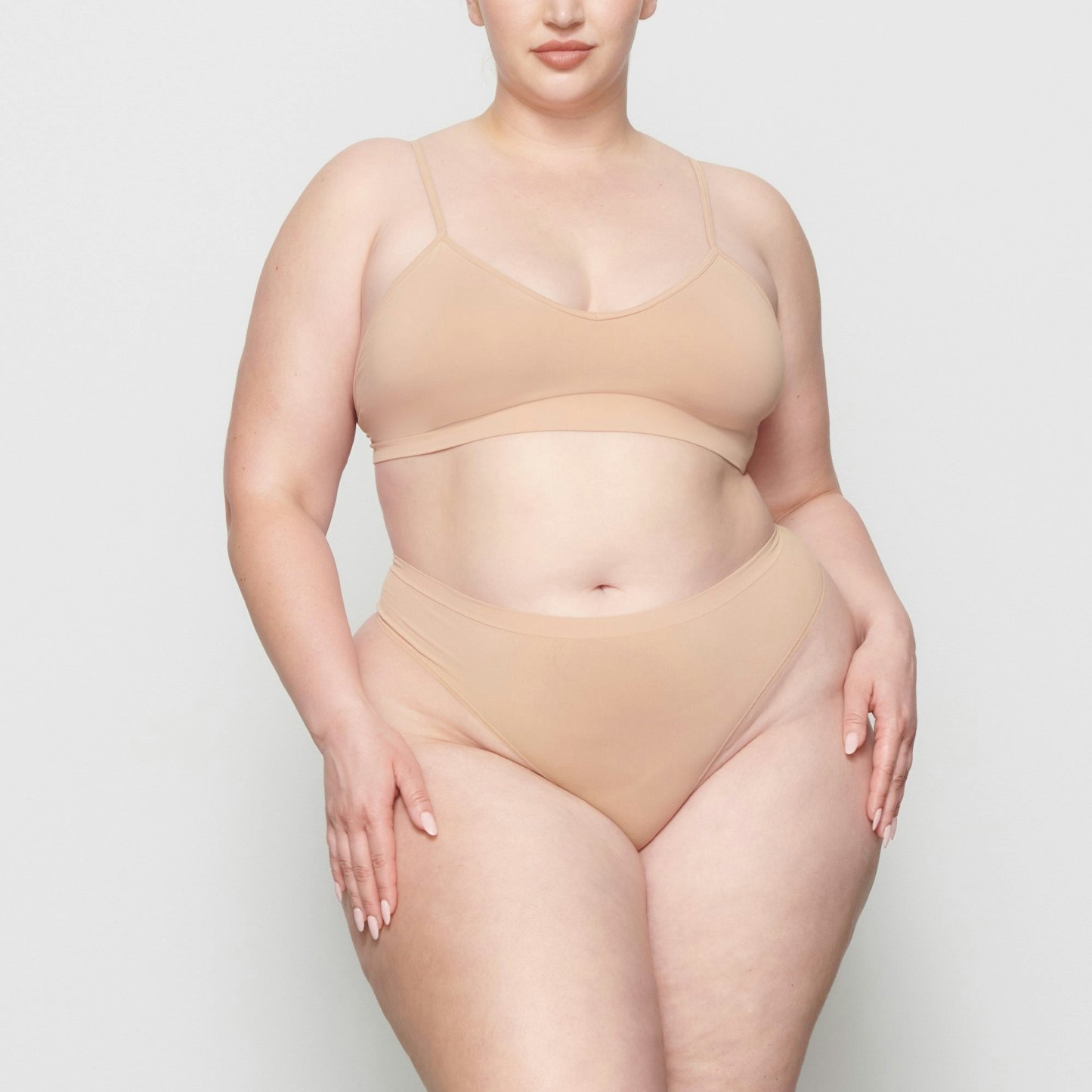 SOFT SMOOTHING SEAMLESS THONG - CLAY