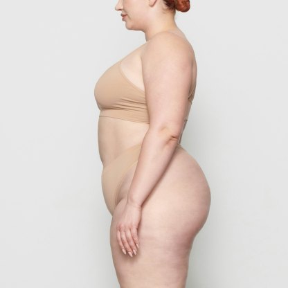 SOFT SMOOTHING SEAMLESS THONG - CLAY