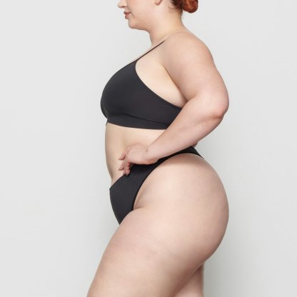 SOFT SMOOTHING SEAMLESS THONG - ONYX