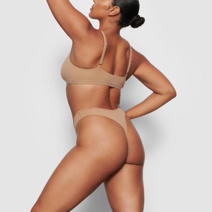 FITS EVERYBODY THONG - SIENNA