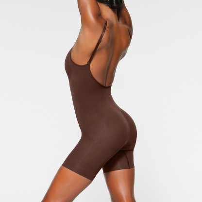 SEAMLESS SCULPT LOW BACK MID THIGH BODYSUIT - COCOA