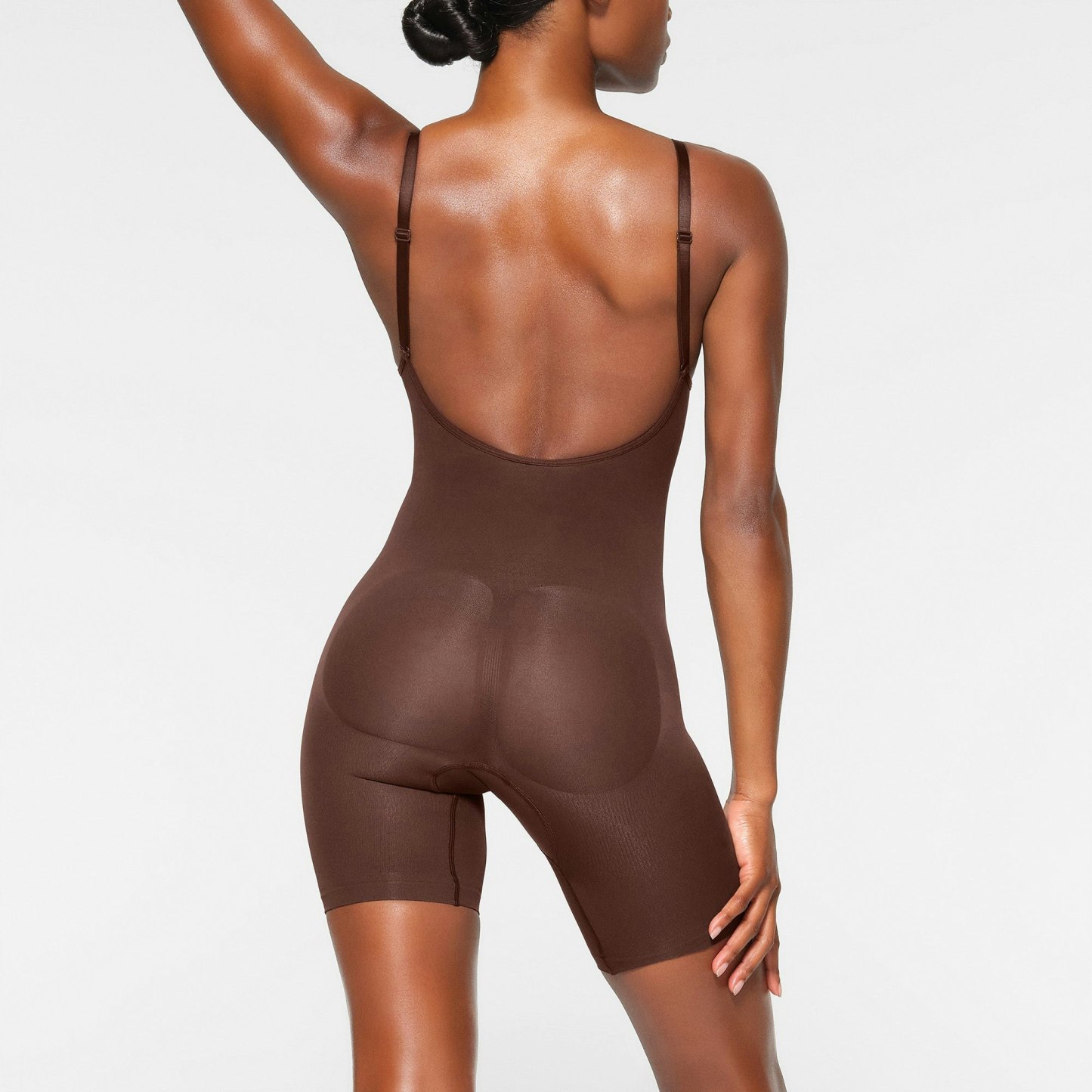 SEAMLESS SCULPT LOW BACK MID THIGH BODYSUIT - COCOA