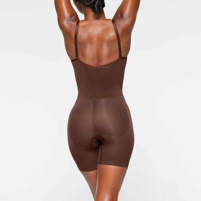 SEAMLESS SCULPT MID THIGH BODYSUIT - COCOA