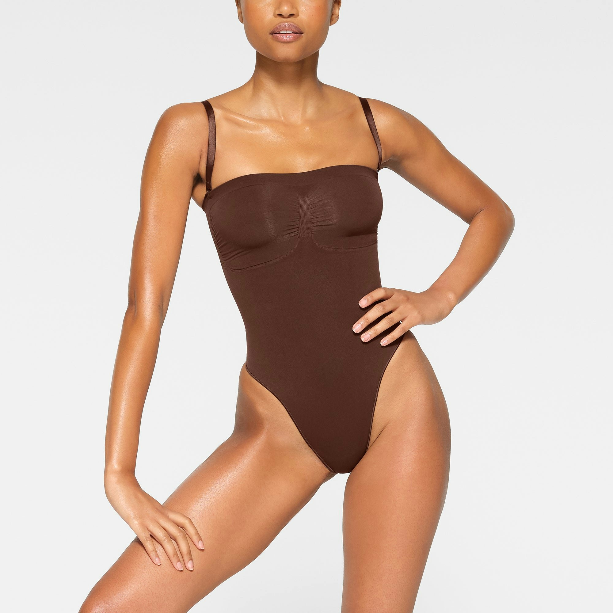 SEAMLESS SCULPT STRAPLESS THONG BODYSUIT - COCOA
