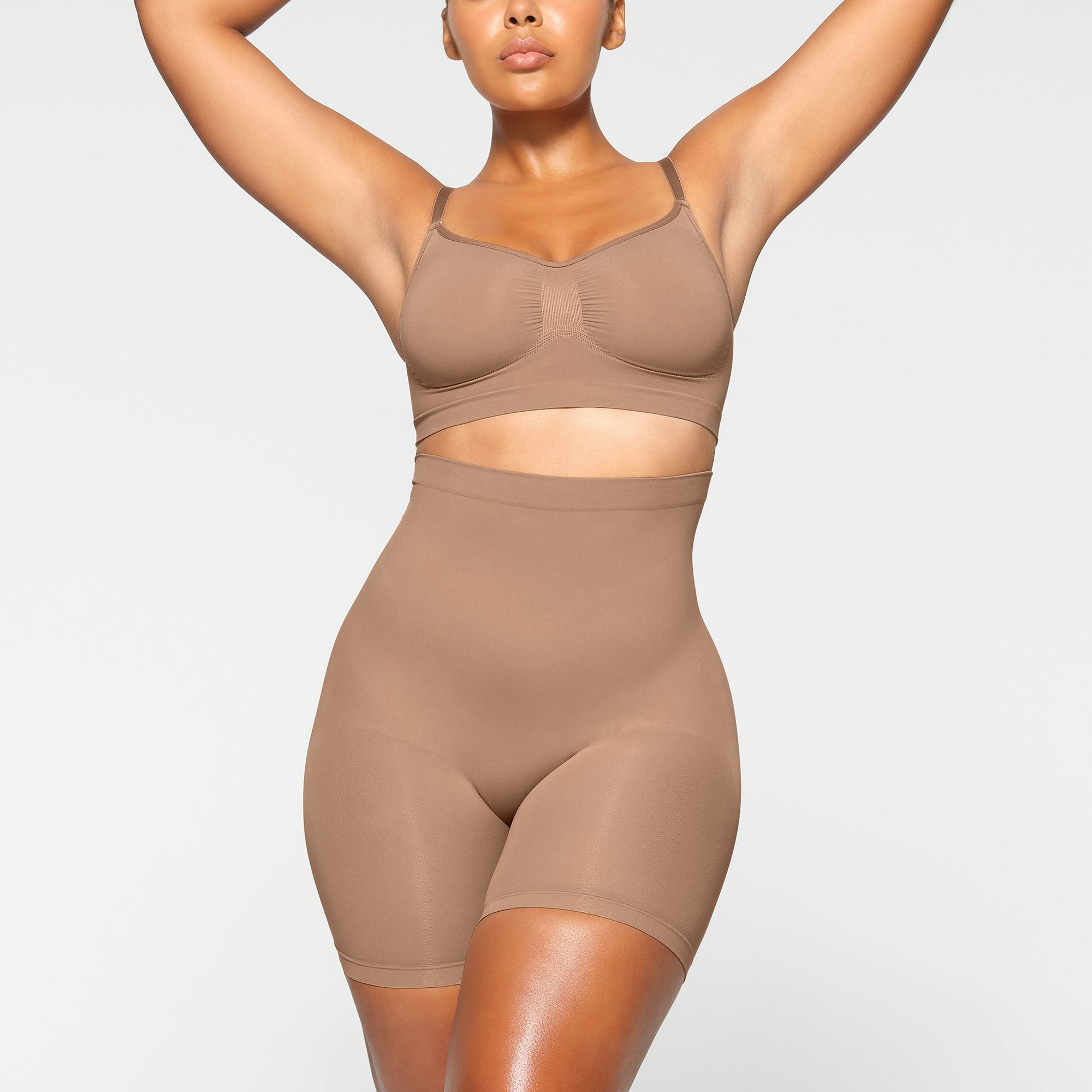 SEAMLESS SCULPT MID THIGH SHORT - SIENNA
