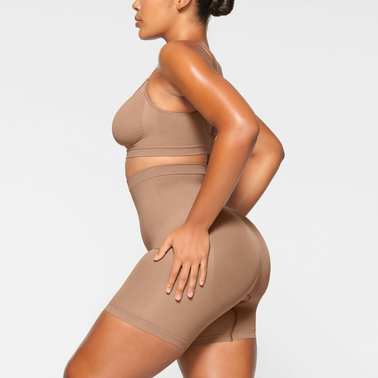 SEAMLESS SCULPT MID THIGH SHORT - SIENNA