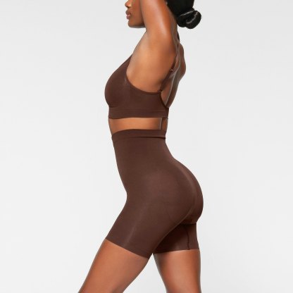 SEAMLESS SCULPT MID THIGH SHORT - COCOA