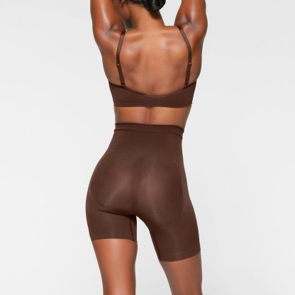 SEAMLESS SCULPT MID THIGH SHORT - COCOA
