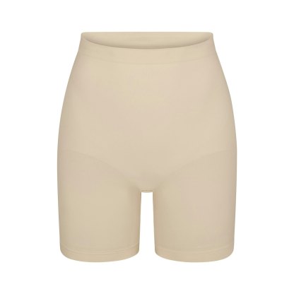SEAMLESS SCULPT MID THIGH SHORT - SAND