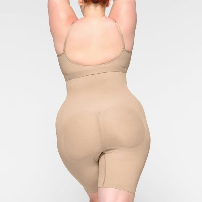 SEAMLESS SCULPT HIGH-WAISTED ABOVE THE KNEE SHORT - MICA