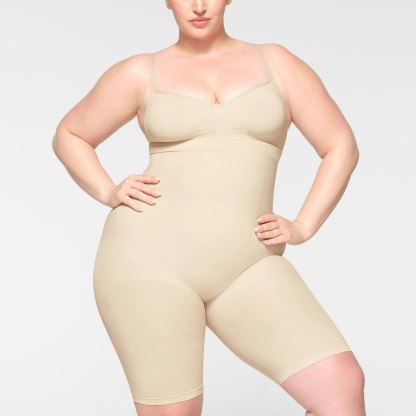 SEAMLESS SCULPT HIGH-WAISTED ABOVE THE KNEE SHORT - SAND