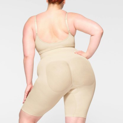 SEAMLESS SCULPT HIGH-WAISTED ABOVE THE KNEE SHORT - SAND