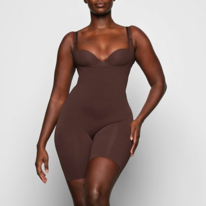 SEAMLESS SCULPT BUTT LIFTING OPEN BUST BODYSUIT - COCOA