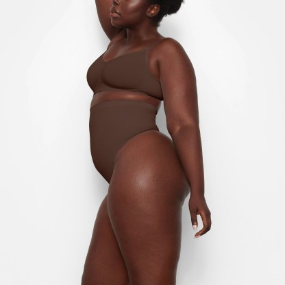 SEAMLESS SCULPT HIGH-WAISTED THONG - COCOA