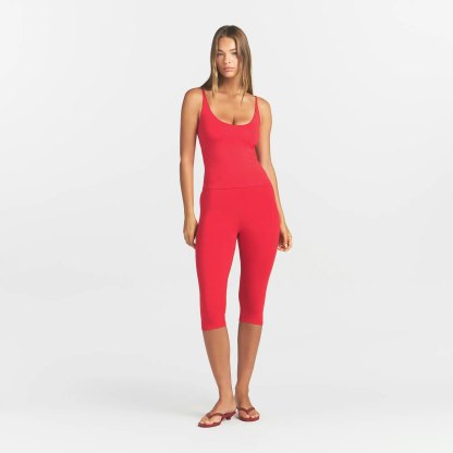 SMOOTH LAYERS SCOOP NECK CAMI - CARMINE - image 6