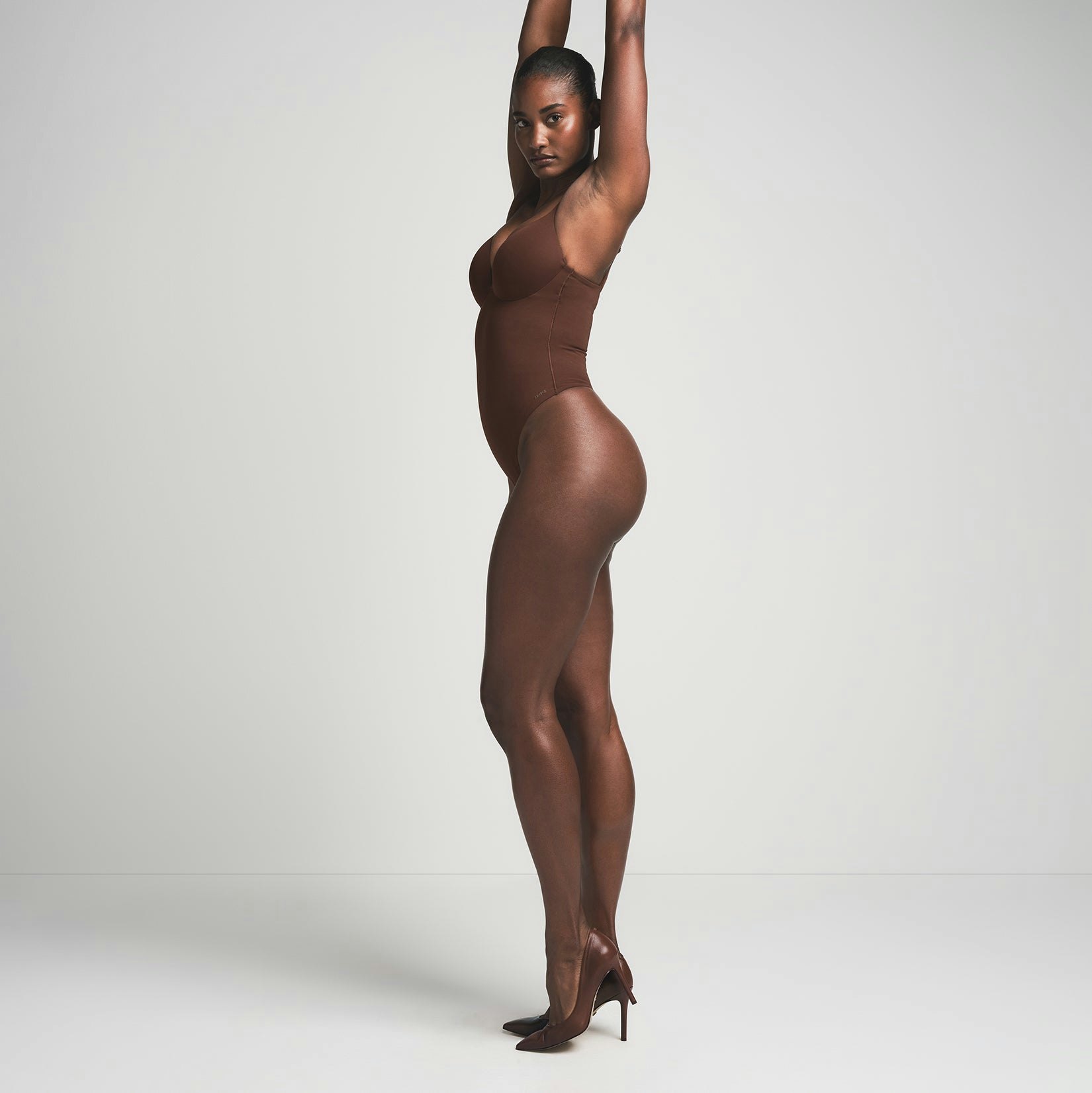 SKIMS ULTIMATE BODY PUSH-UP THONG BODYSUIT - COCOA