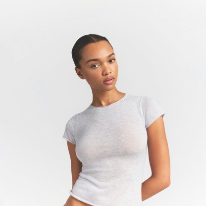 FEATHERWEIGHT CASHMERE TEE - LIGHT HEATHER GREY - image 7