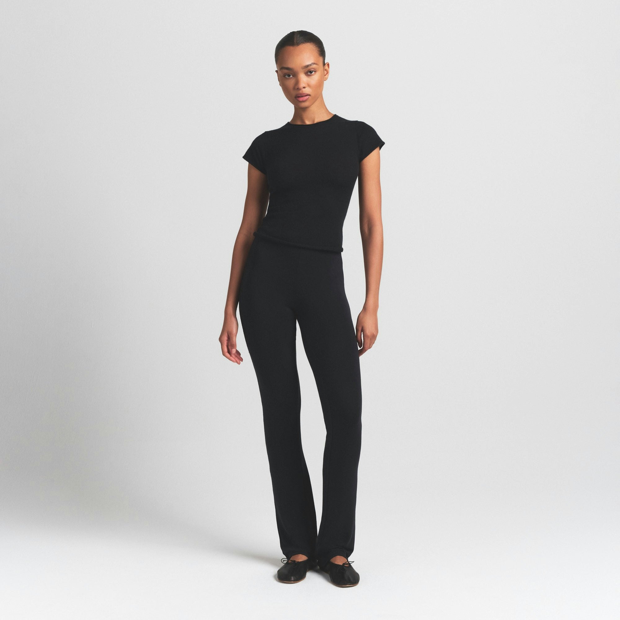 FEATHERWEIGHT CASHMERE TEE - ONYX