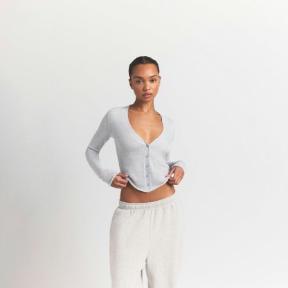 FEATHERWEIGHT CASHMERE CARDIGAN - LIGHT HEATHER GREY - image 7