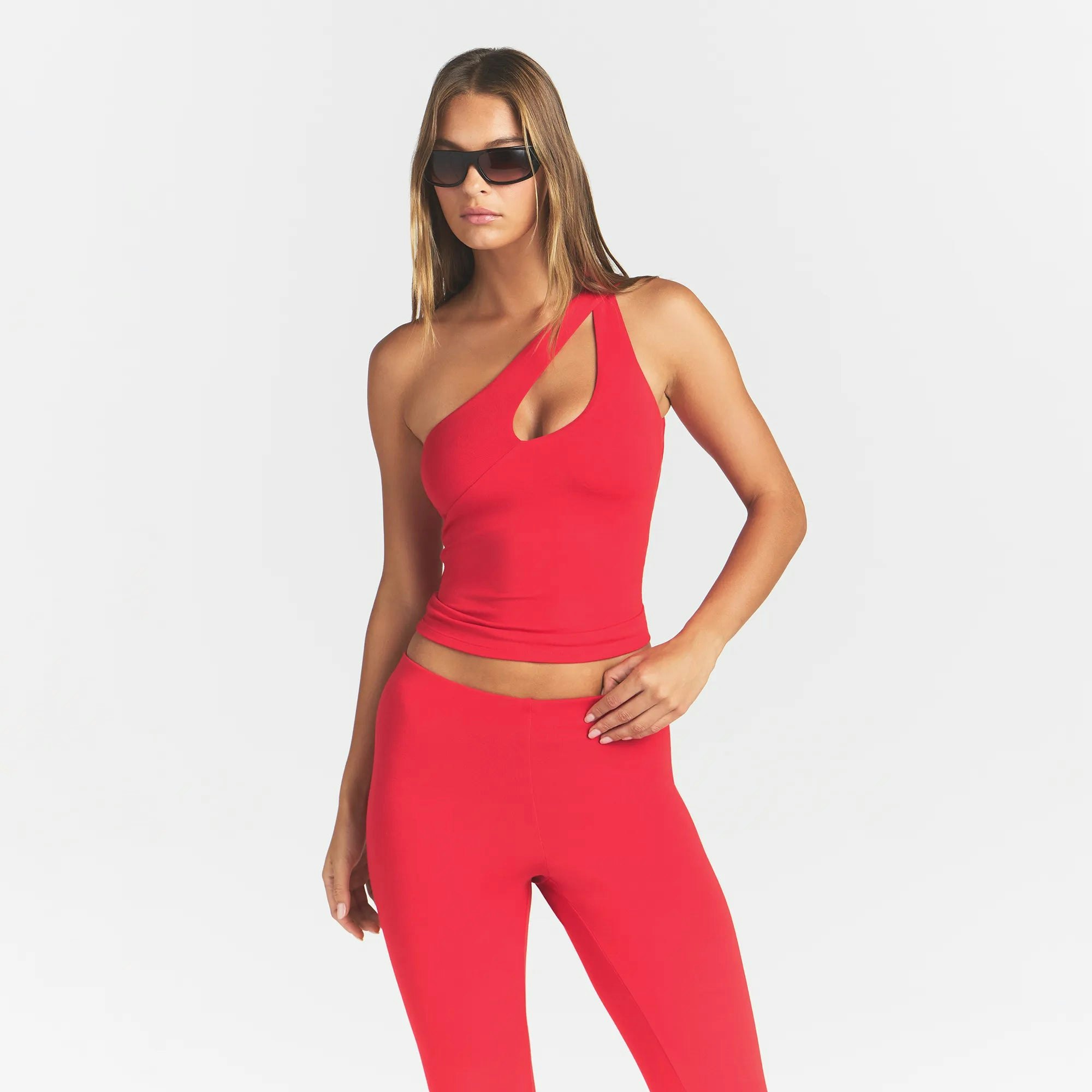 SMOOTH LAYERS ONE SHOULDER TOP - CARMINE - image 2