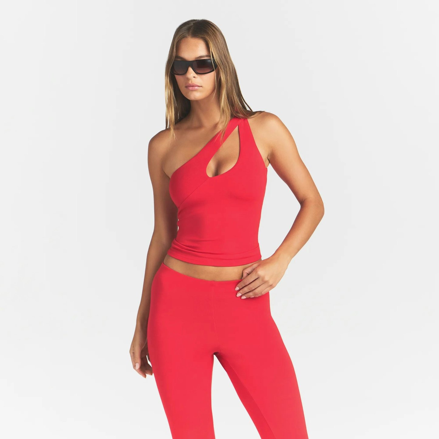 SMOOTH LAYERS ONE SHOULDER TOP - CARMINE - image 2